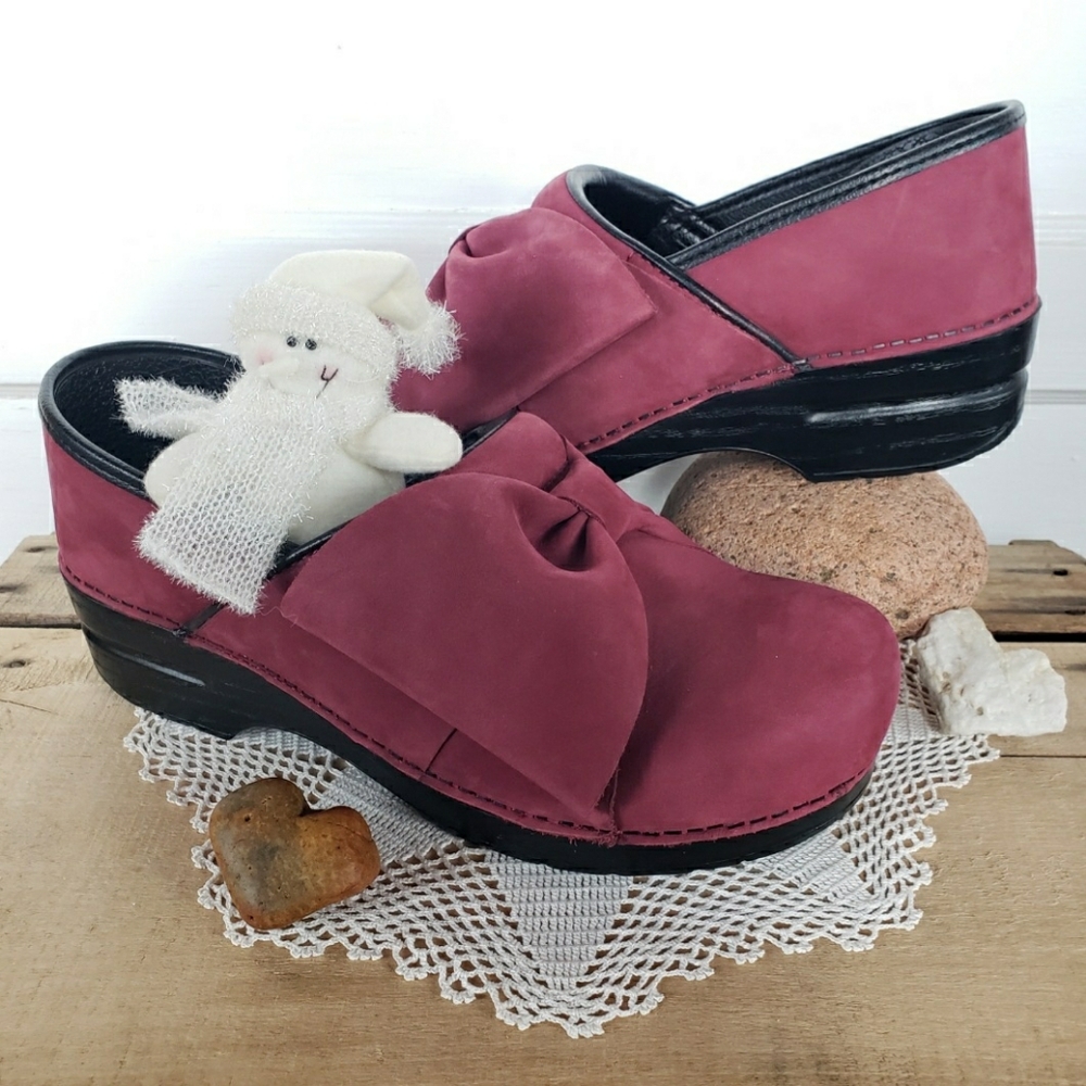 Patriotic RED Dansko Pro Bow Clogs Dusty Suede Cottage Distressed Boho Prairie ♡ - Picture 15 of 15